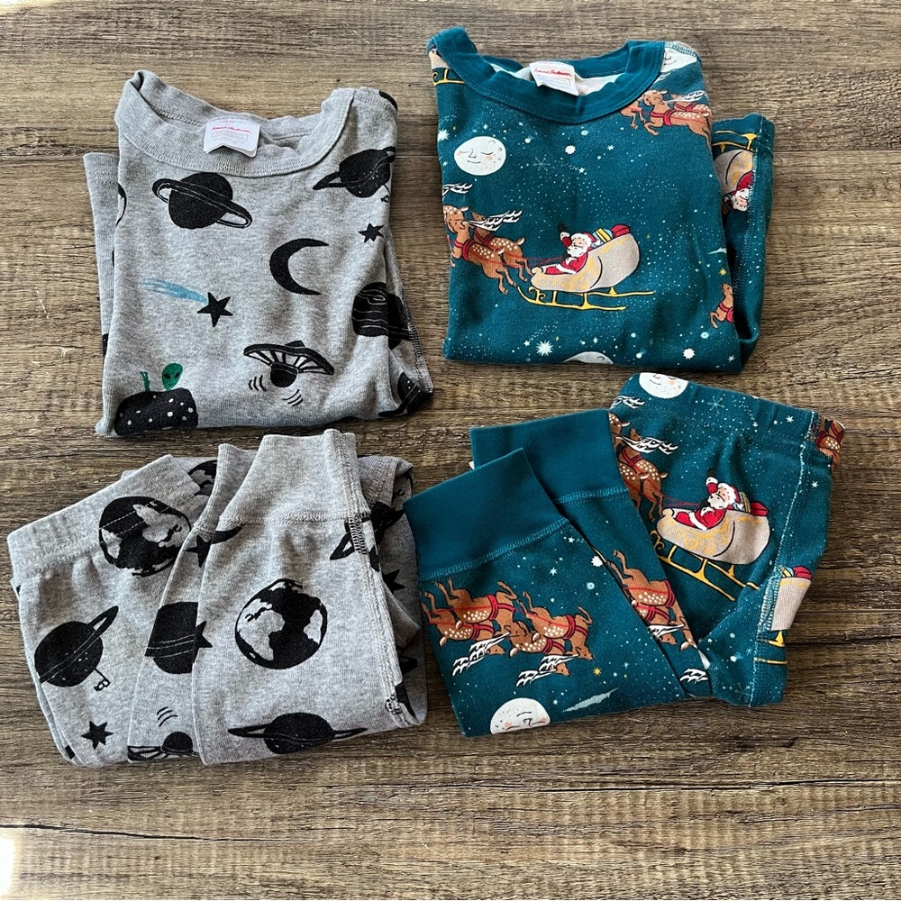 Hanna Andersson Alien and Santa PJ’s Size 5